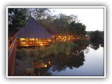 Kapama  Lodge - Stands above a tranquil lake 
